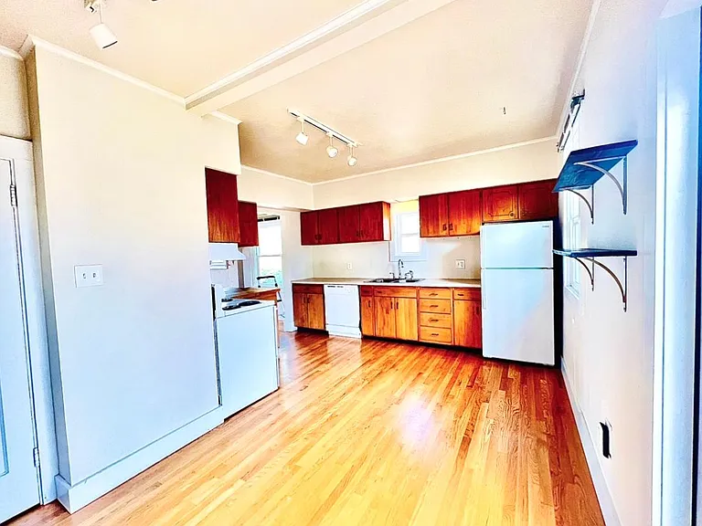4728 NE 27th Ave — Photo 10