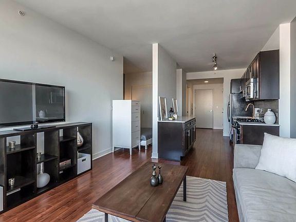 3rd image of 1233 N Wells St #1411