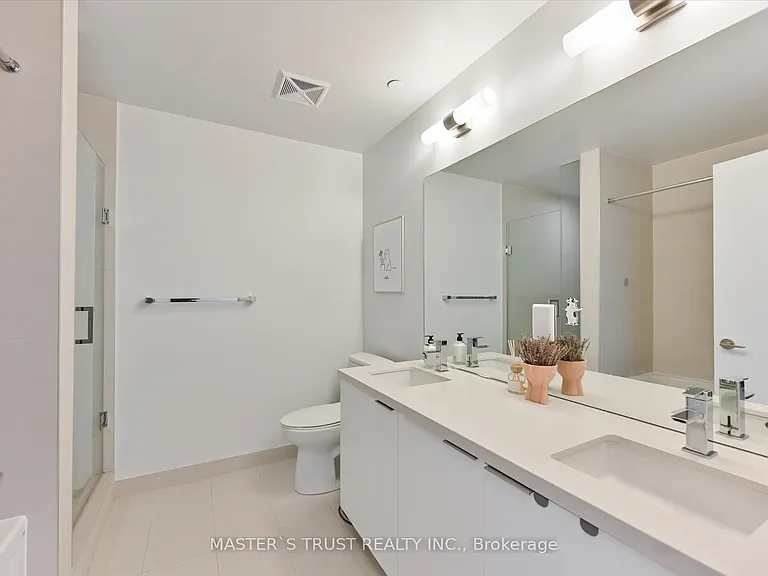 8 Eglinton Ave E #Penthouse 5801 — Photo 22