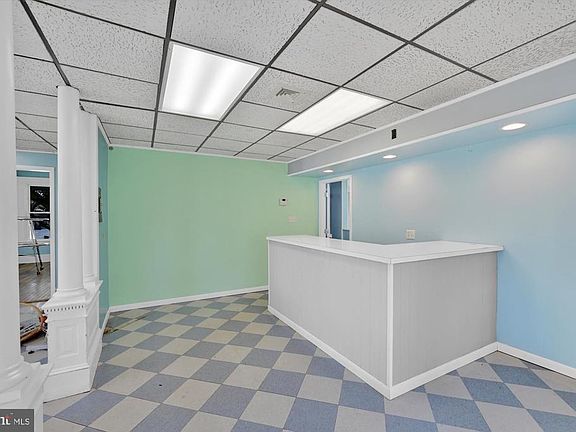 3rd image of 725 W Market St