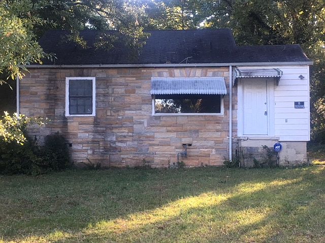 1st image of 2416 Hillcrest Dr