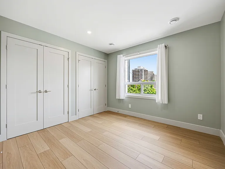 270 Christina St N #2 — Photo 14