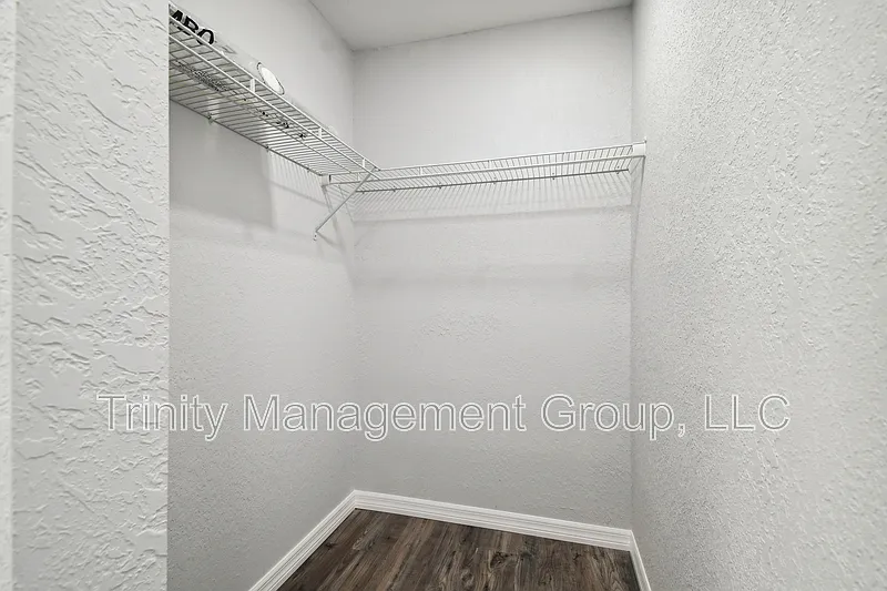 1 bed, 1.0 bath, 180 sqft, $1,196 — Photo 3