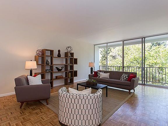 3rd image of 1330 University Dr APT 37