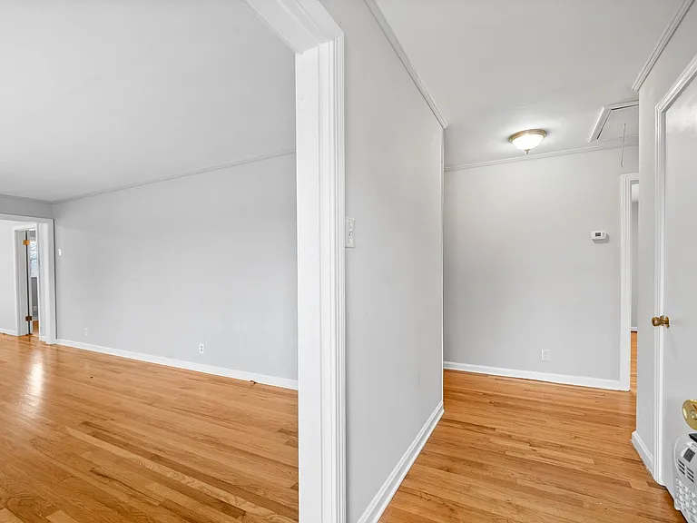 1319 Fort Campbell Blvd — Photo 3
