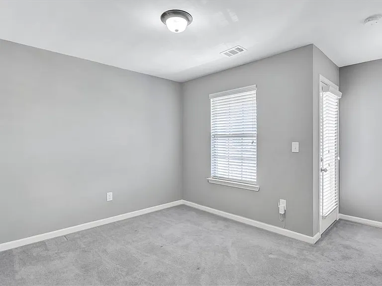 330 Avalon Sq — Photo 31
