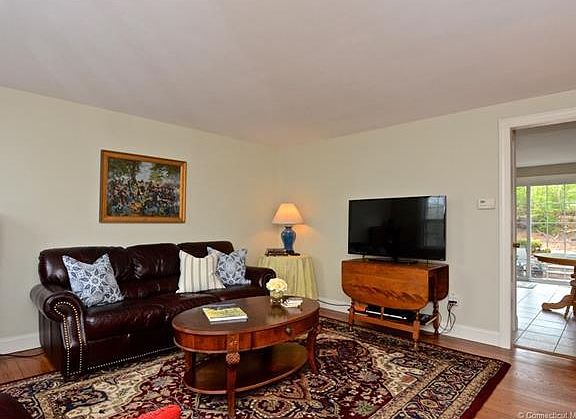 5th image of 17 Boxwood Ln #17