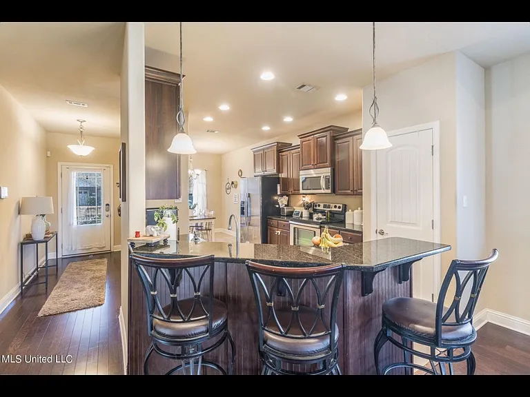13736 Fieldcrest Way — Photo 4