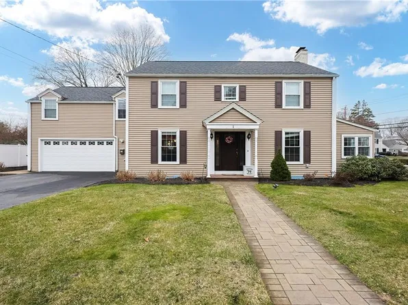 1 Barbara Cir E, Rumford, RI 02916