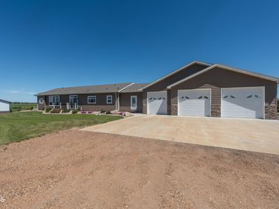 411 2nd St W, New England, ND, 58650