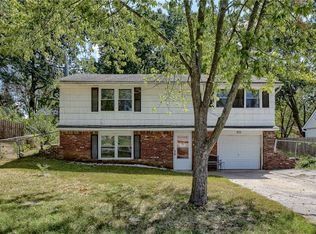 911 Colbern Dr, Belton, MO 64012