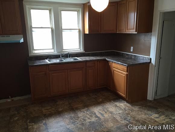 2nd image of 713 E Vine St