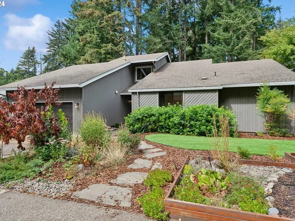 8793 SW Iroquois Dr, Tualatin, OR 97062