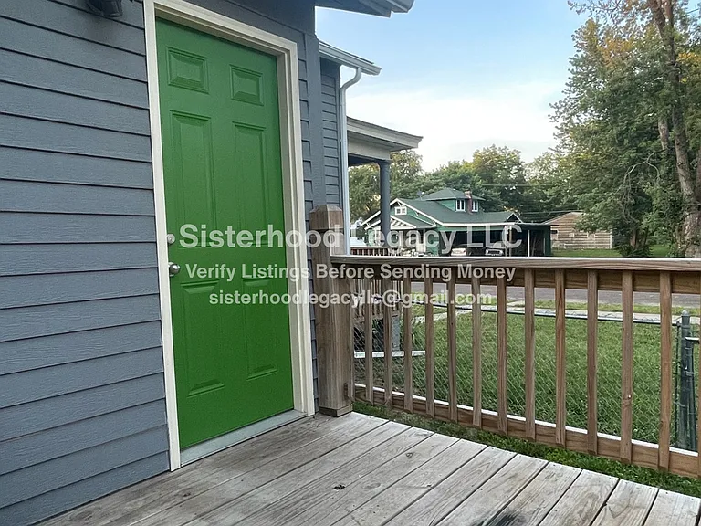 838 S Oak St — Photo 5