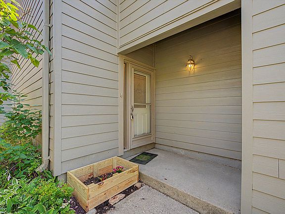 3rd image of 624 Watersedge Dr