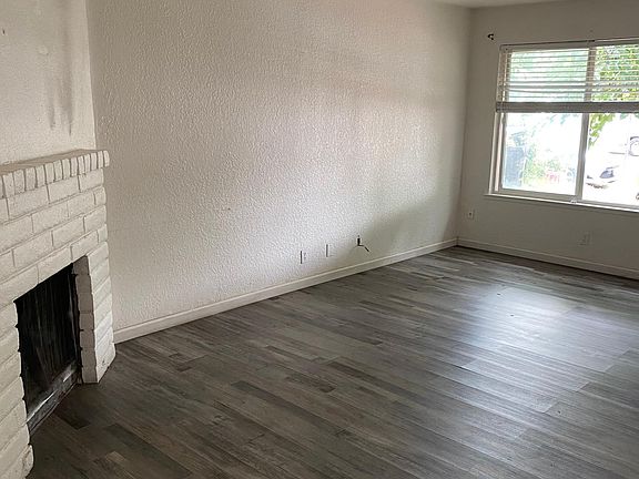 2nd image of 7452 Karlsberg Cir