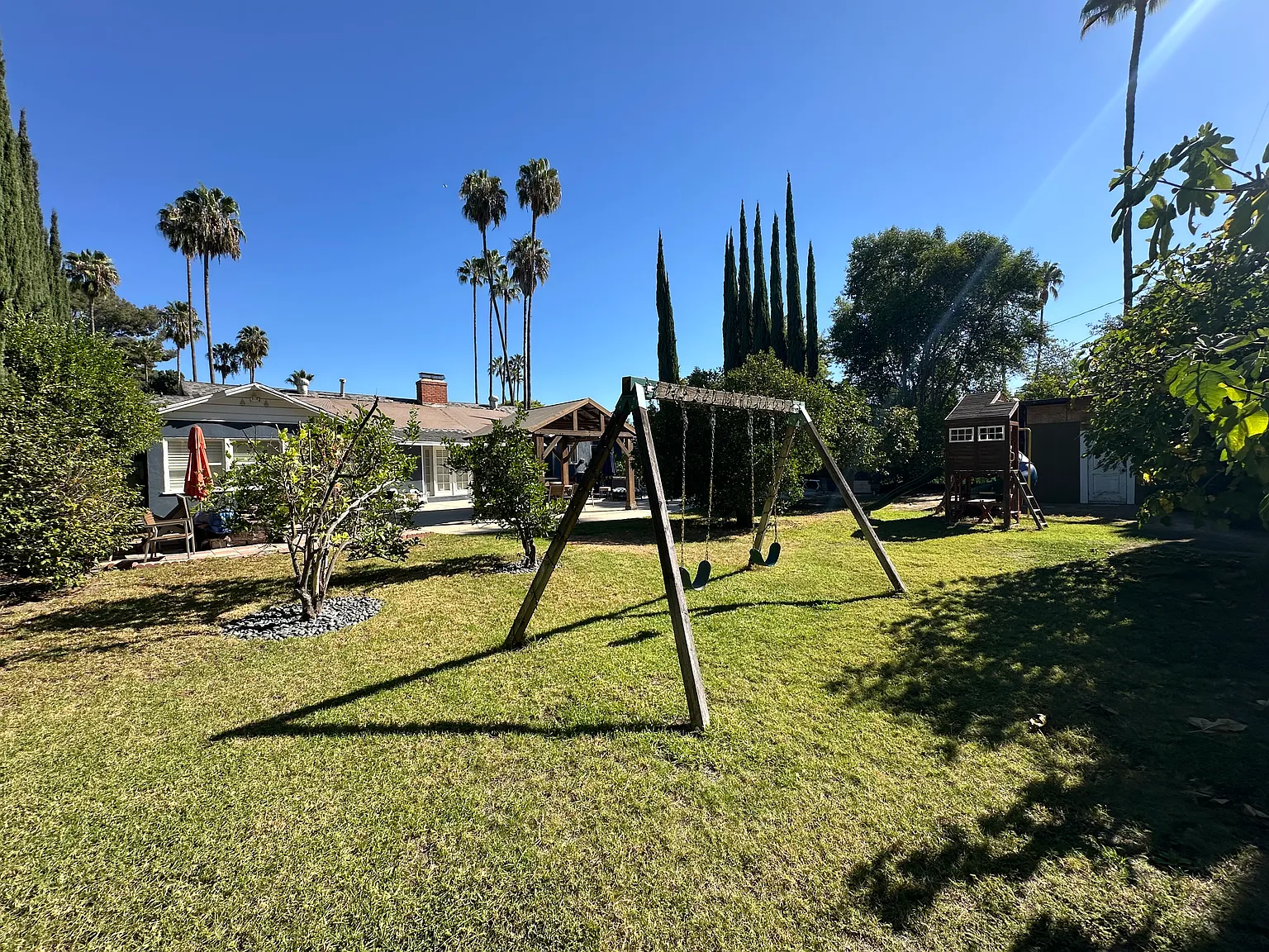 3 bed, 1811 sqft, $5,988 — Photo 1