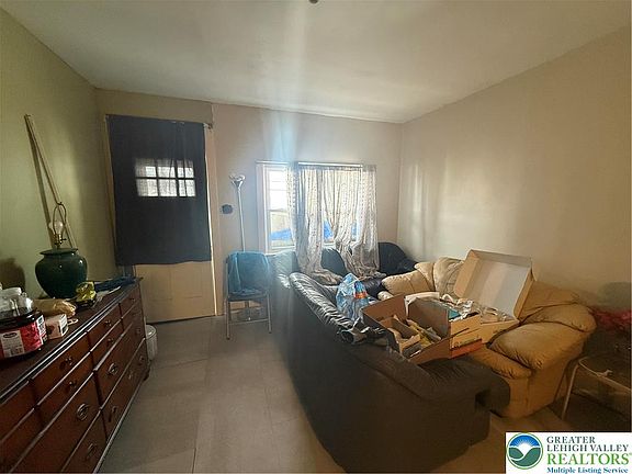 4th image of 44 E Water St