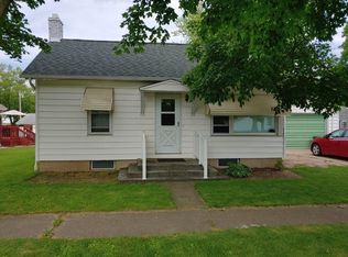 510 N Douglas St, Roanoke, IL