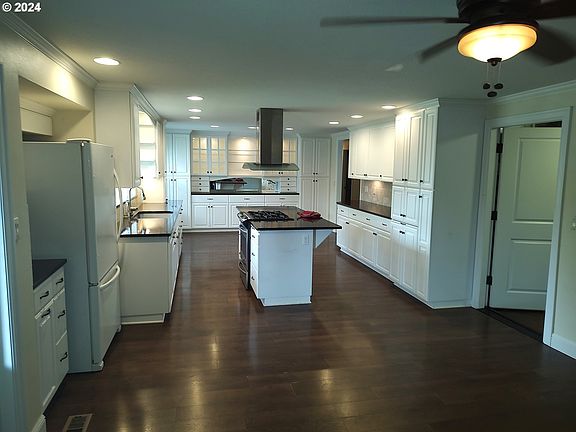 5th image of 1906 NW 98th St