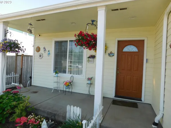 750 Arrow Leaf Pl, Harrisburg, OR 97446