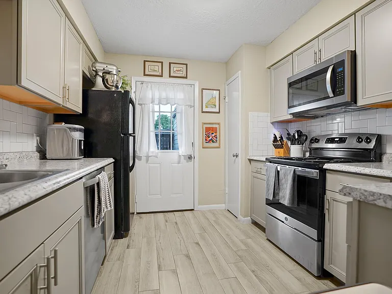 207 Granberry St — Photo 6