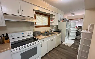 8 bed, 5000 sqft, $5,400 — Photo 2