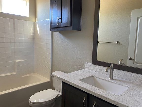 4th image of 10142 Heritage Oak Dr #323