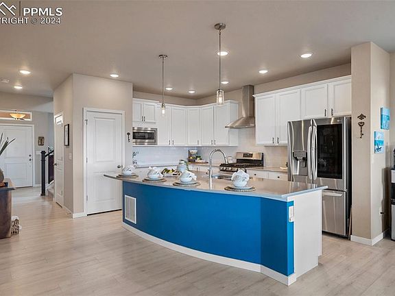 3rd image of 9679 Vistas Park Dr