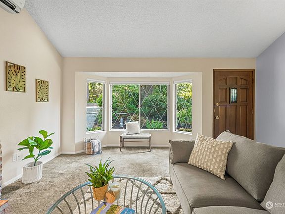 4th image of 6016 44th Avenue NW