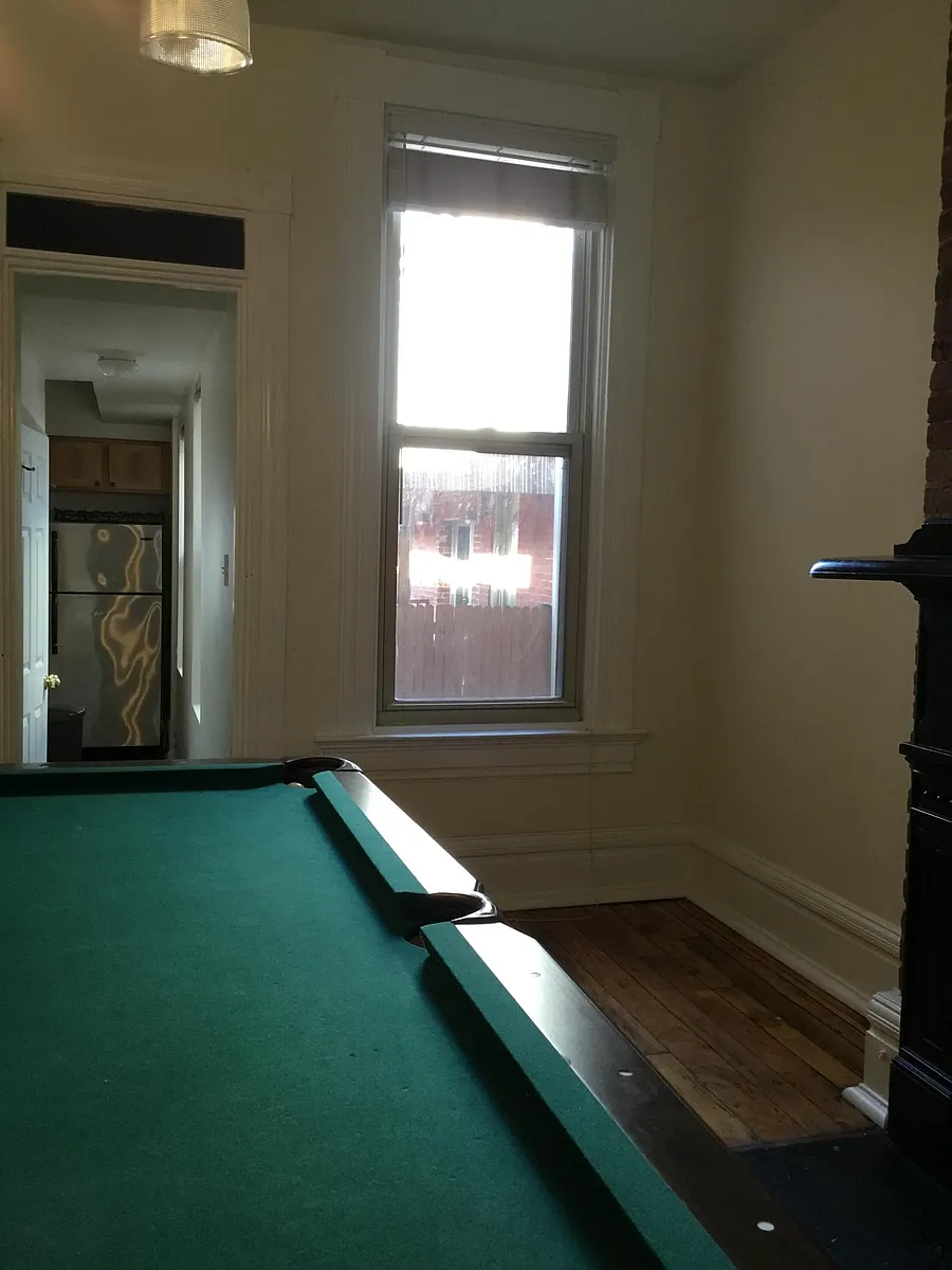 Building Photo - 2213 Sarah St #2