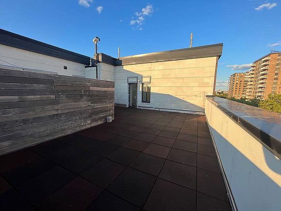 3rd image of 490 Myrtle Ave APT 7B