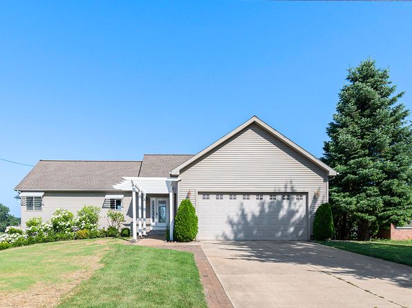 14263 Killybegs Ln, Cement City, MI 49233