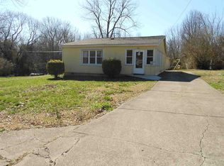 834 W Lee St, Mayfield, KY 42066