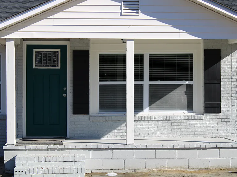 122 Memorial Dr — Photo 1
