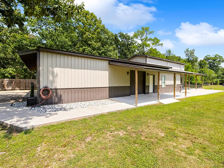 6121 Red Bud Ln — Photo 34