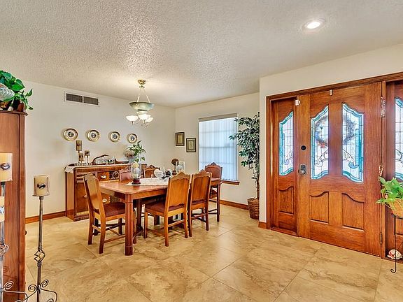 4th image of 6606 Tarascas Dr