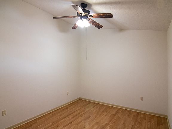 1826-FOX-RUN-bedroom1_11042022