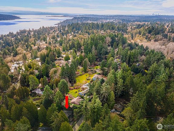 2nd image of 17122 32nd Avenue NE