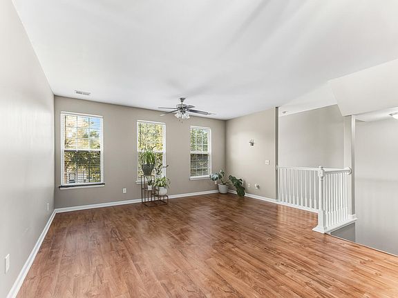 5th image of 9038 Parlor Dr