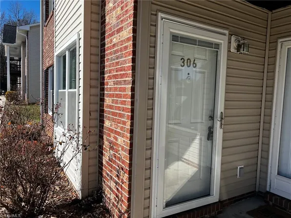 306 Westbrook Ct, High Pt, NC 27263