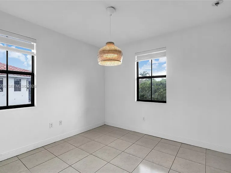 9925 NW 10th St — Photo 33