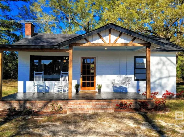 27 Irving Adams Dr, Chatom, AL 36518