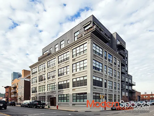 Sold by Modern Spaces | media 6