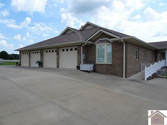 3rd image of 261 Stonebridge Ln