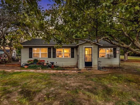 1320 Apple Ln, Midlothian, TX 76065