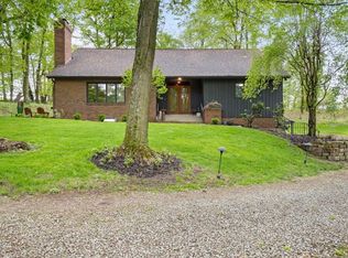 560 Sugar Camp Rd, Venetia, PA 15367