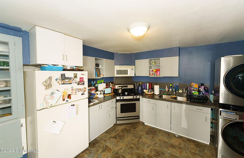 5th image of 12 Delaware Avenue