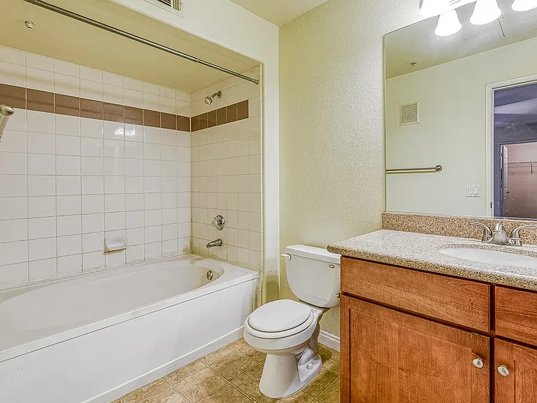 Borgata Condominiums — Photo 14