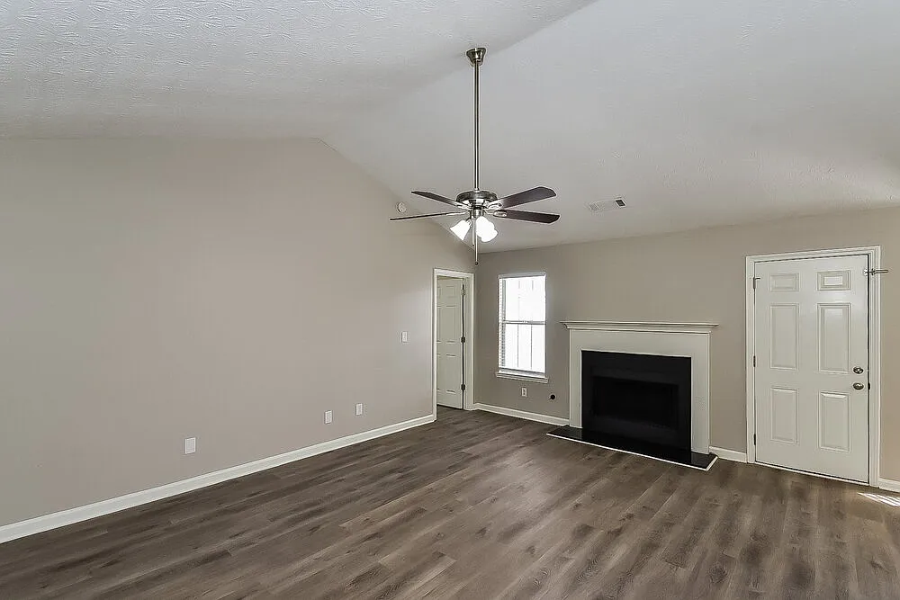 3 bed, 2.0 bath, 1229 sqft, $2,380 — Photo 4